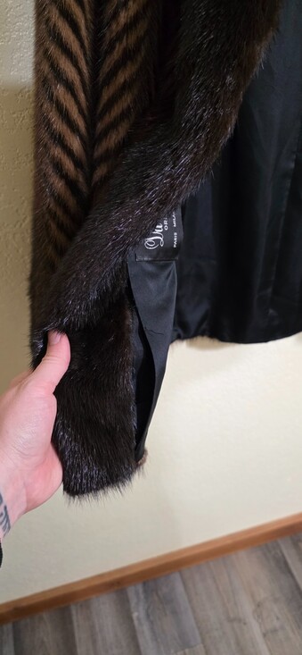 DaVinci Authentic Vintage Mink Coat with Chevron Pattern - Very Soft Fur - Picture 5 of 11